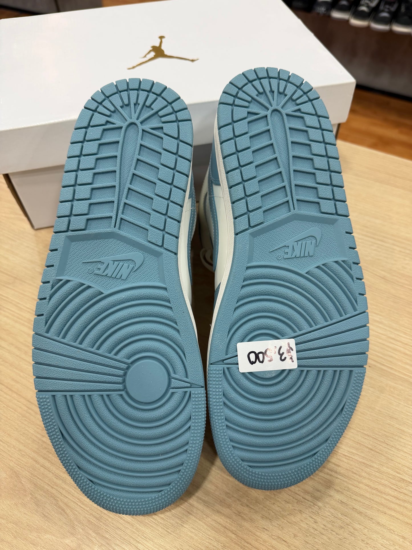 JORDAN 1 MID UNC