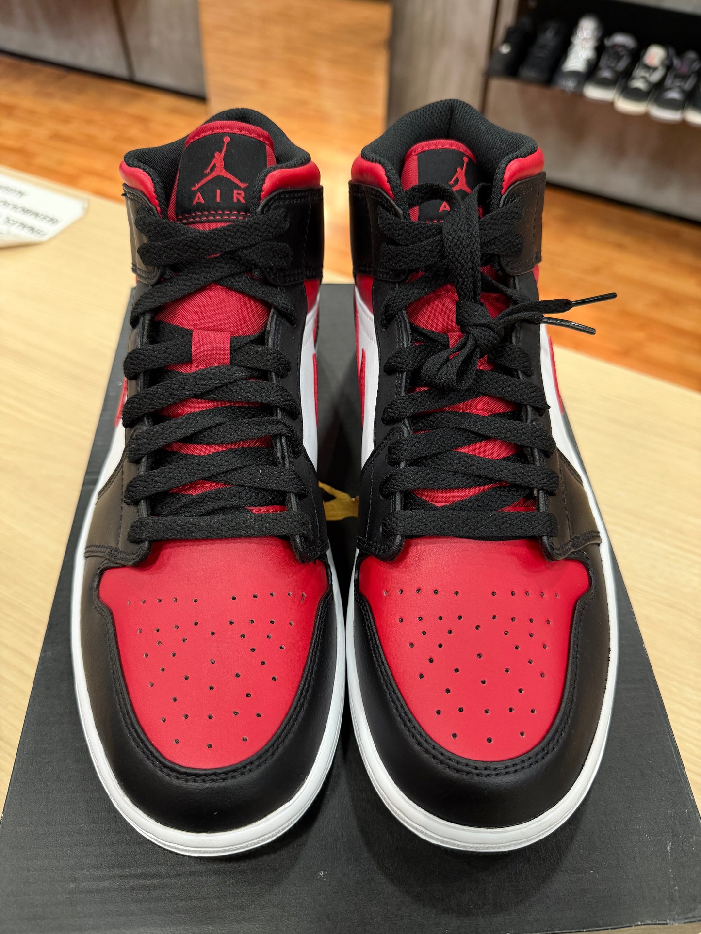 JORDAN 1 MID BRED TOE