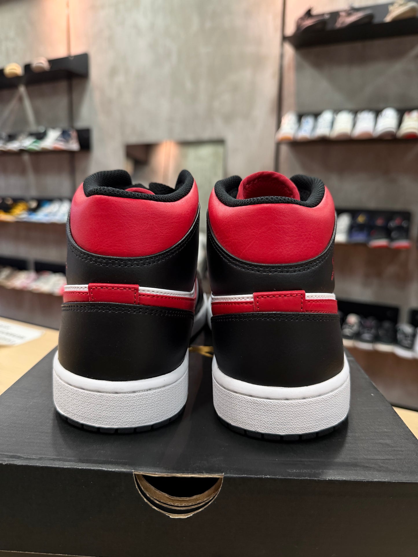 JORDAN 1 MID BRED TOE