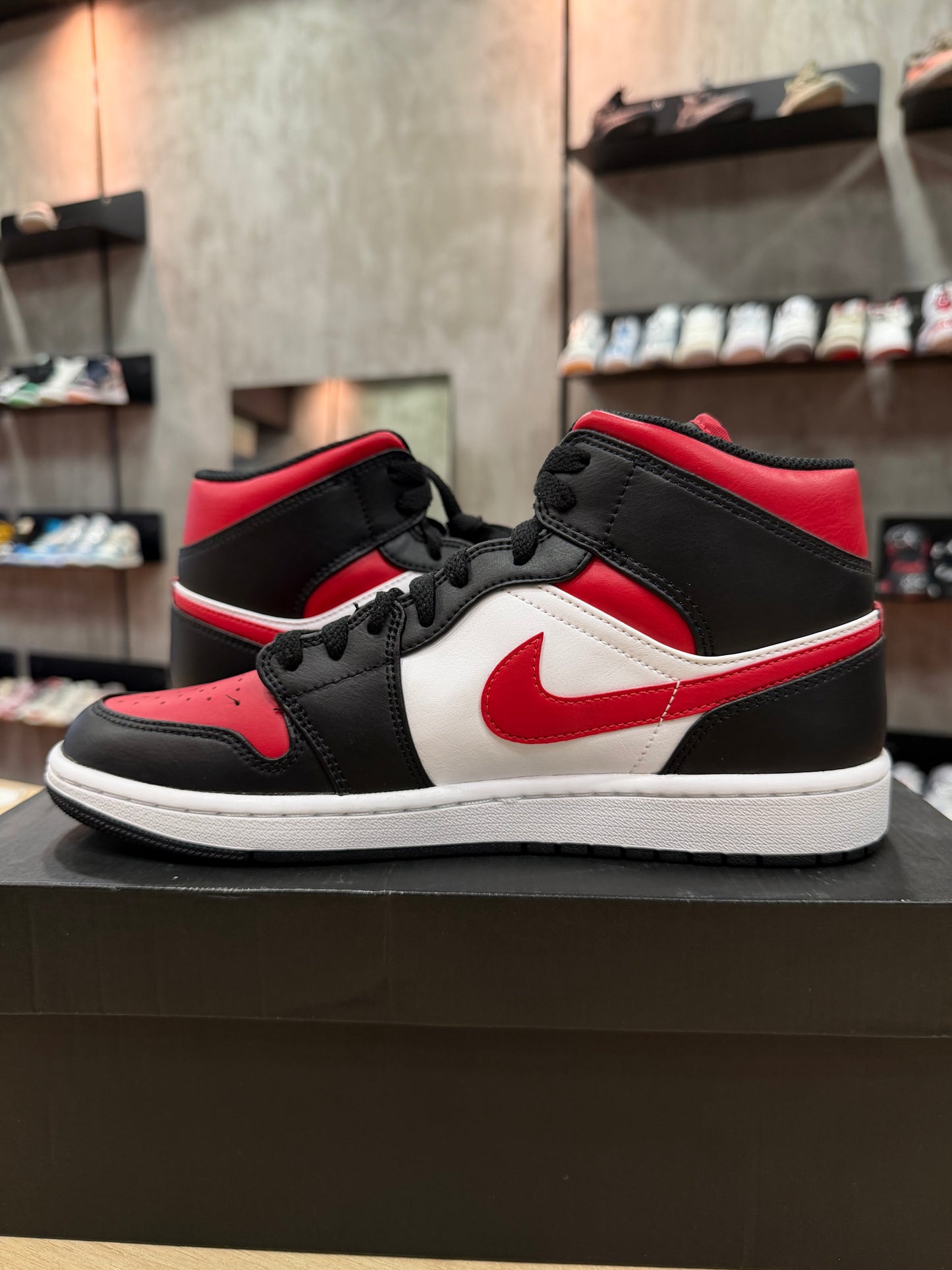 JORDAN 1 MID BRED TOE