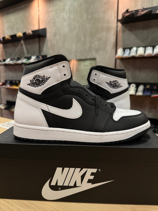 JORDAN 1 HIGH BLACK & WHITE