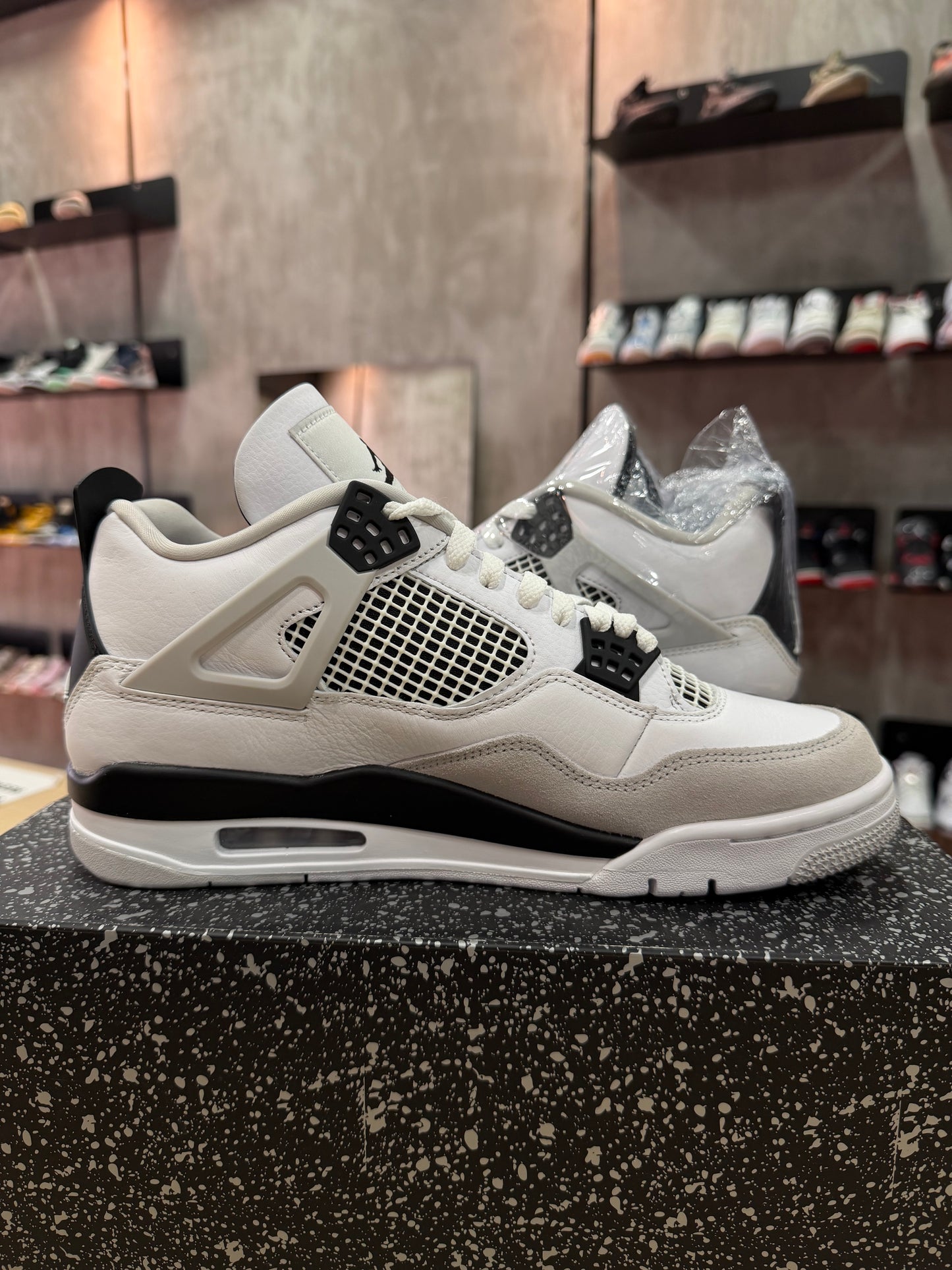 JORDAN 4 MILITARY BLACK