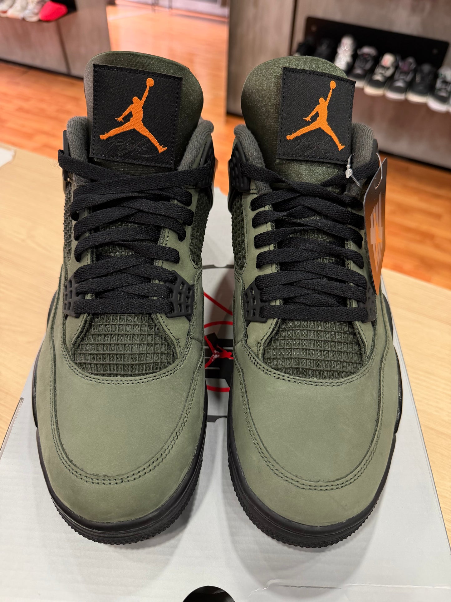 JORDAN 4 x UNDEFEATED