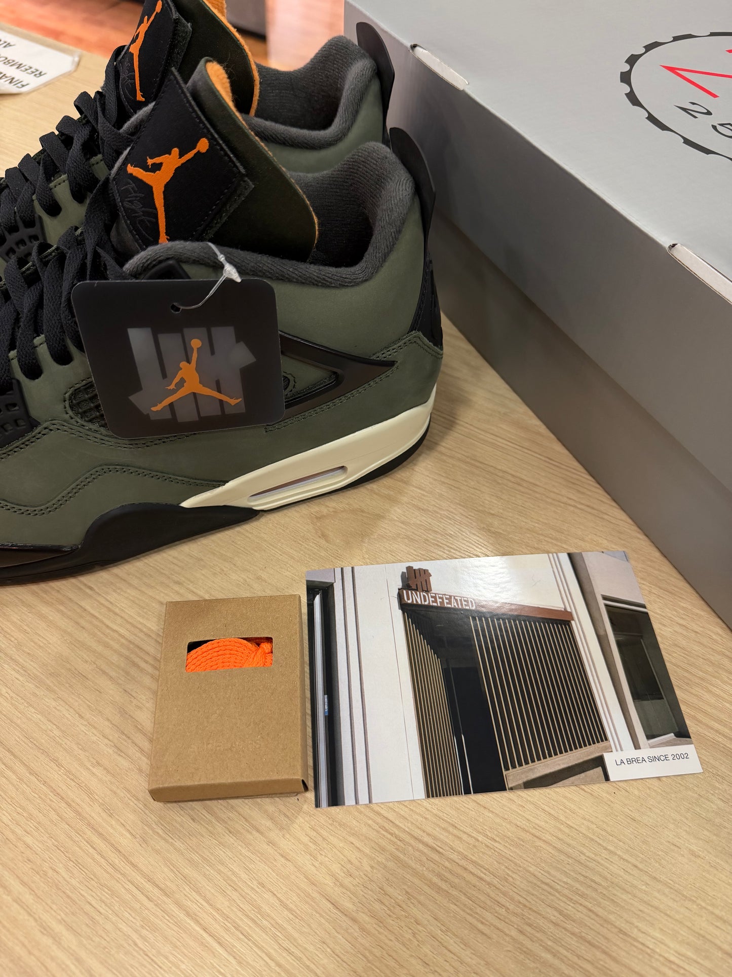 JORDAN 4 x UNDEFEATED