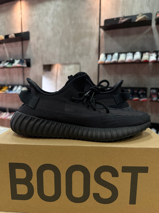 YEEZY 350 V2 ONIX