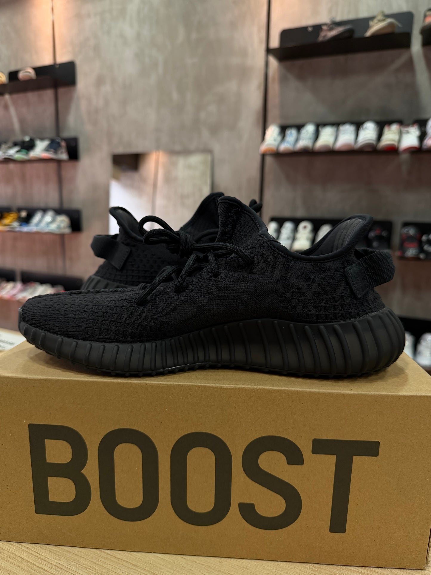 YEEZY 350 V2 ONIX