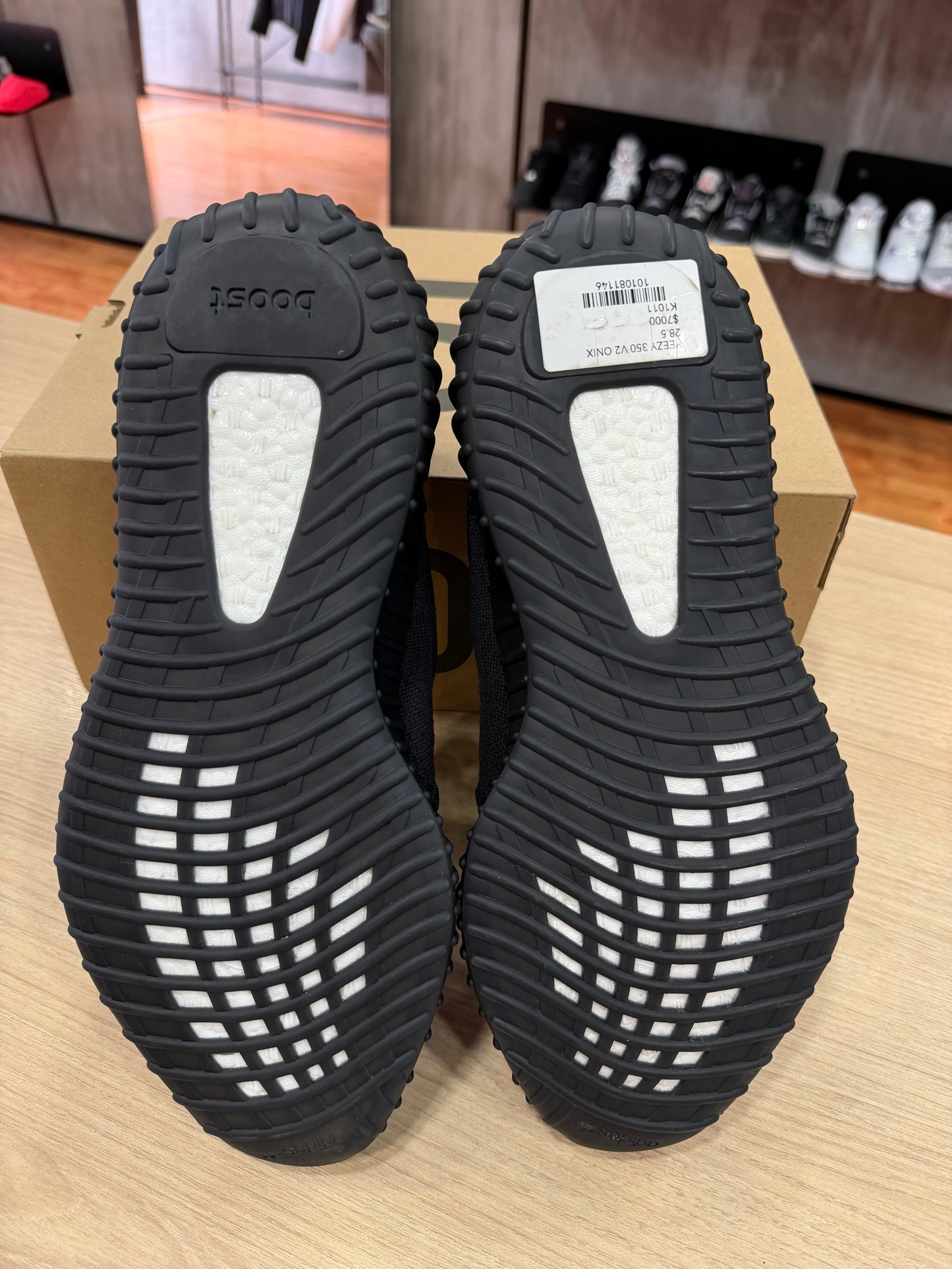 YEEZY 350 V2 ONIX