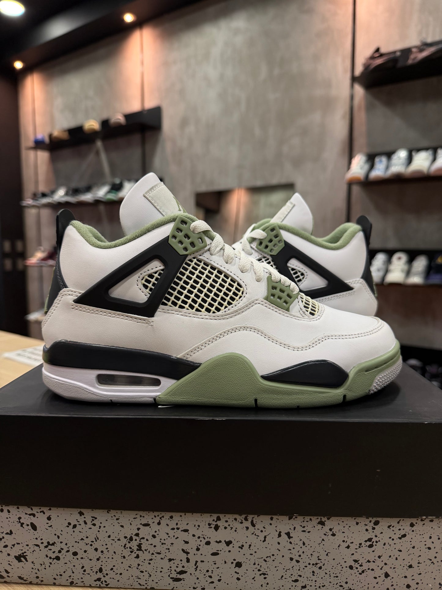 JORDAN 4 SEAFOAM (AMARILLO POR EL TIEMPO)