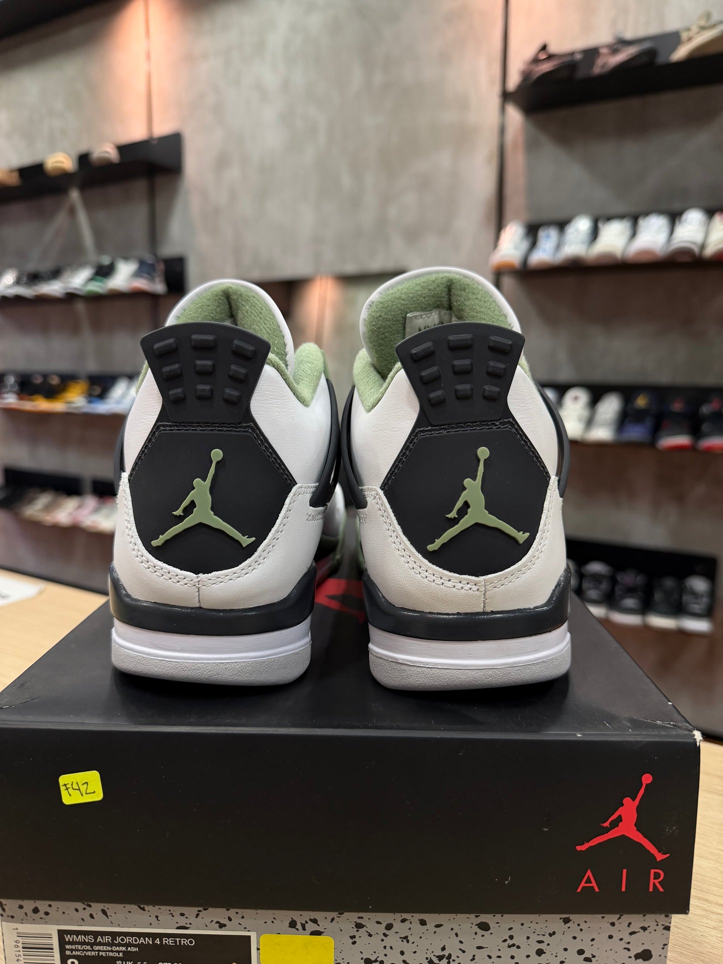 JORDAN 4 SEAFOAM (AMARILLO POR EL TIEMPO)