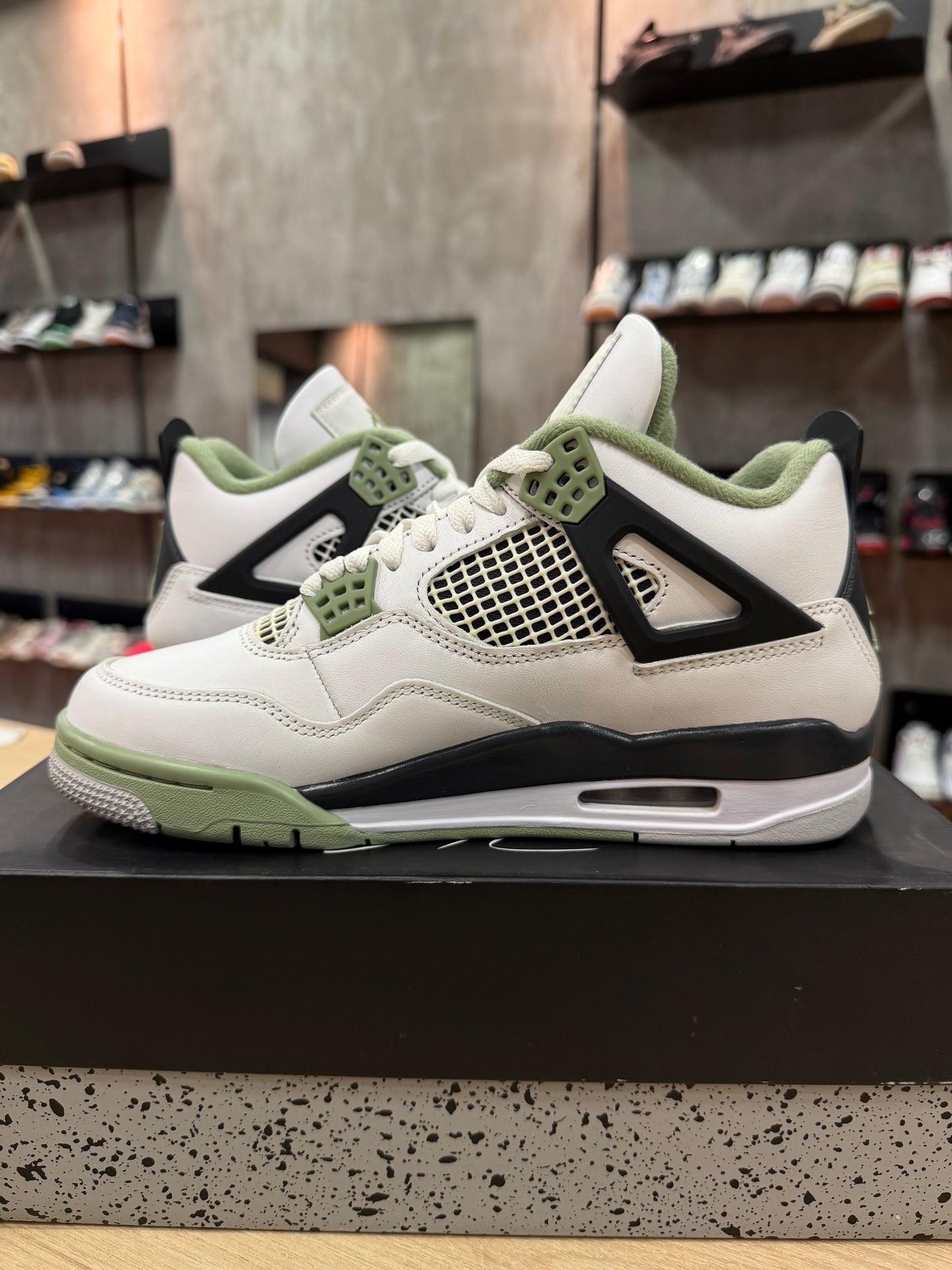 JORDAN 4 SEAFOAM (AMARILLO POR EL TIEMPO)