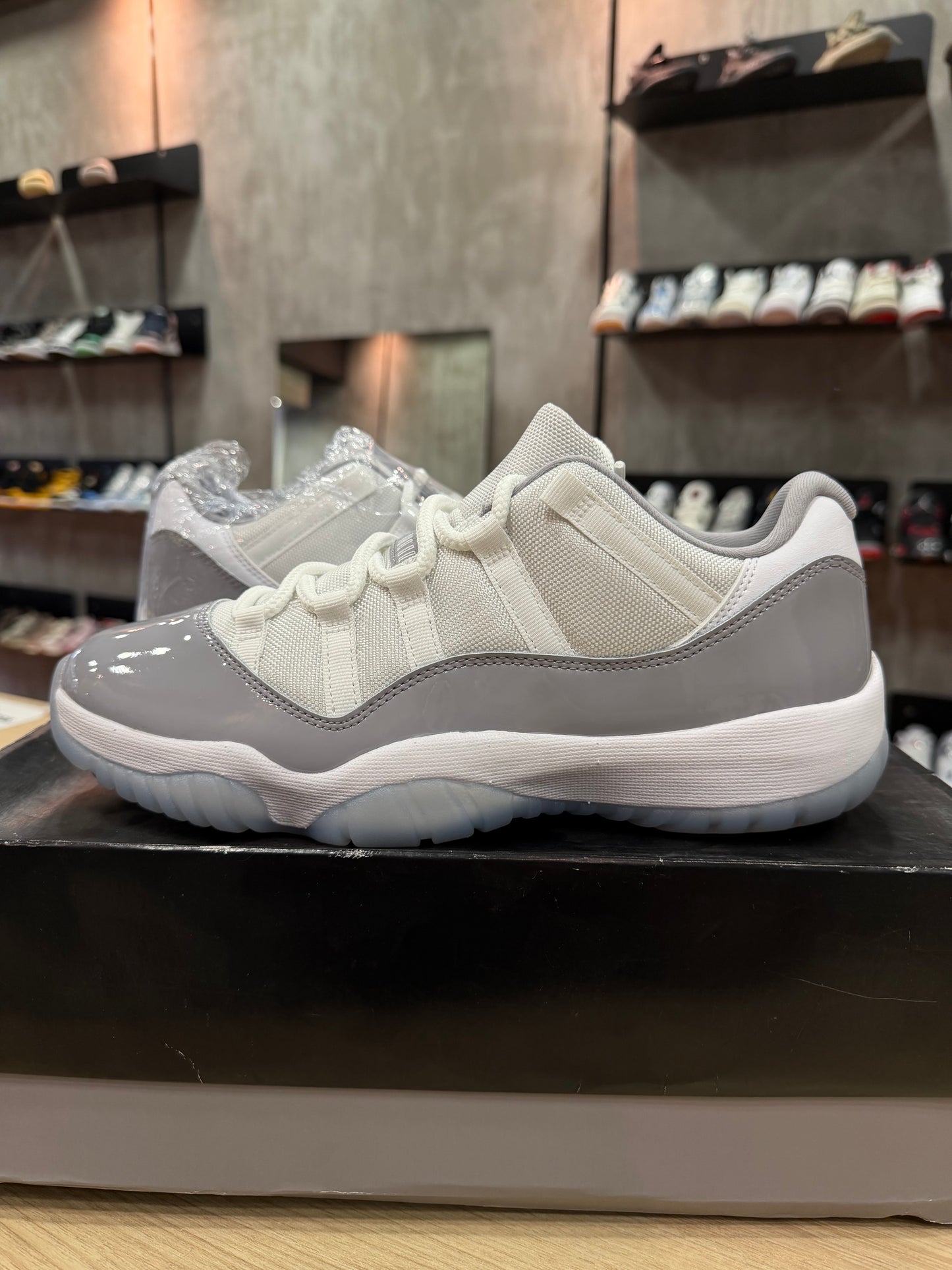JORDAN 11 LOW CEMENT GREY