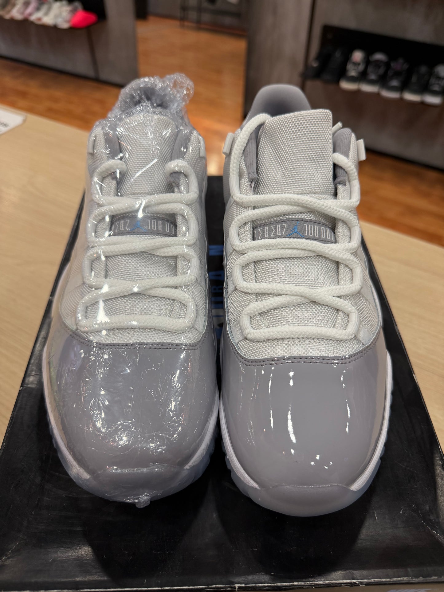 JORDAN 11 LOW CEMENT GREY