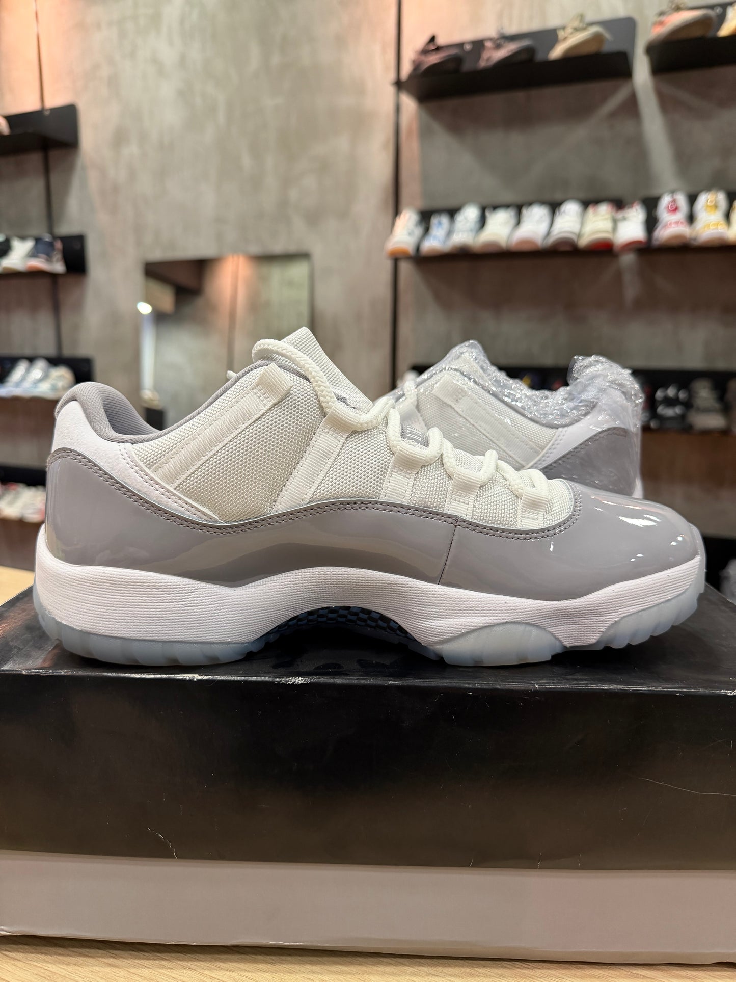 JORDAN 11 LOW CEMENT GREY