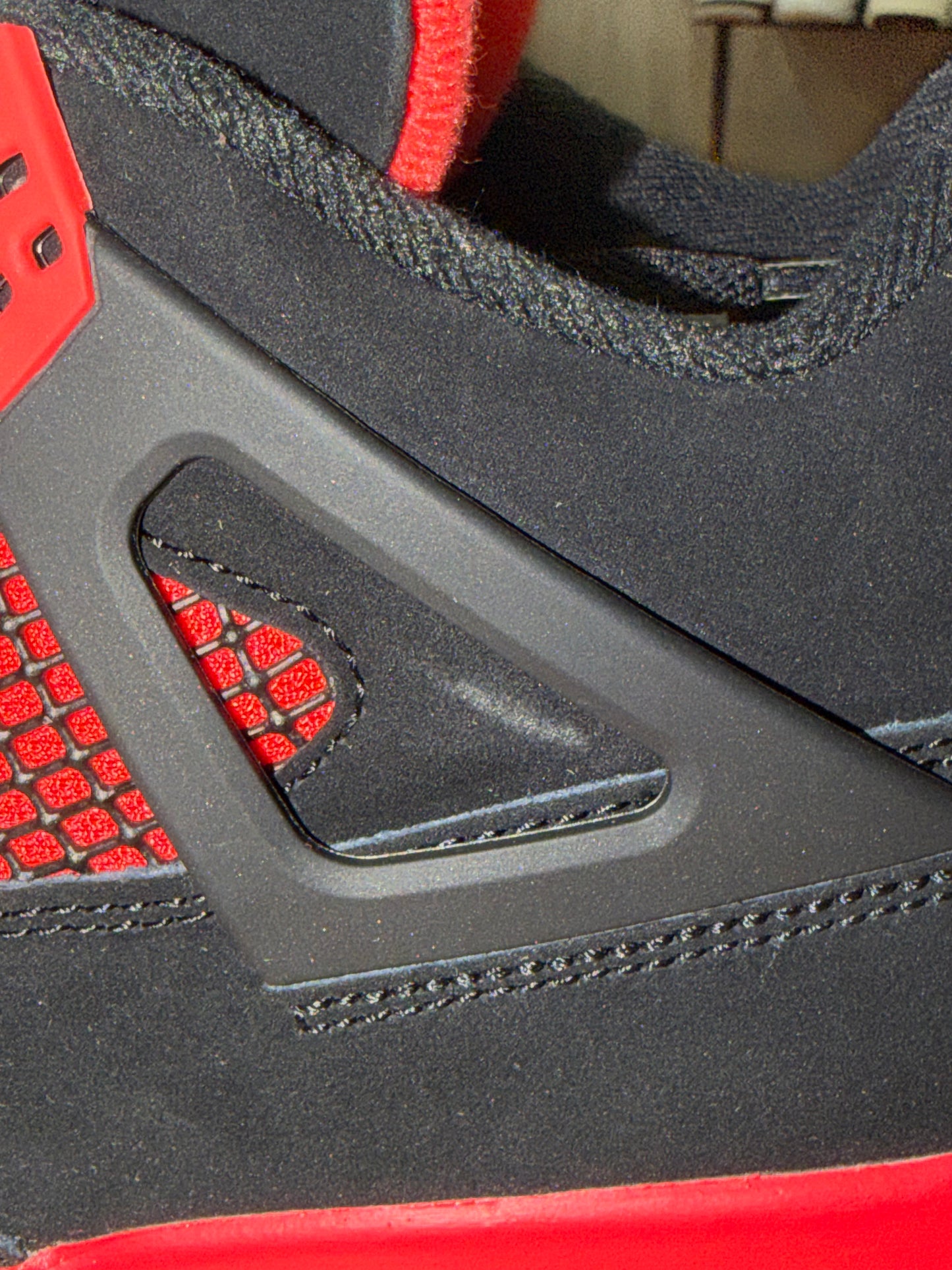 JORDAN 4 RED THUNDER (detalle en par izquierdo)
