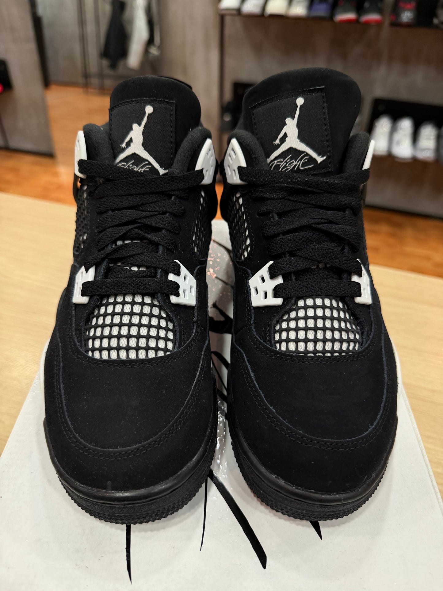 Jordan 4 White Thunder