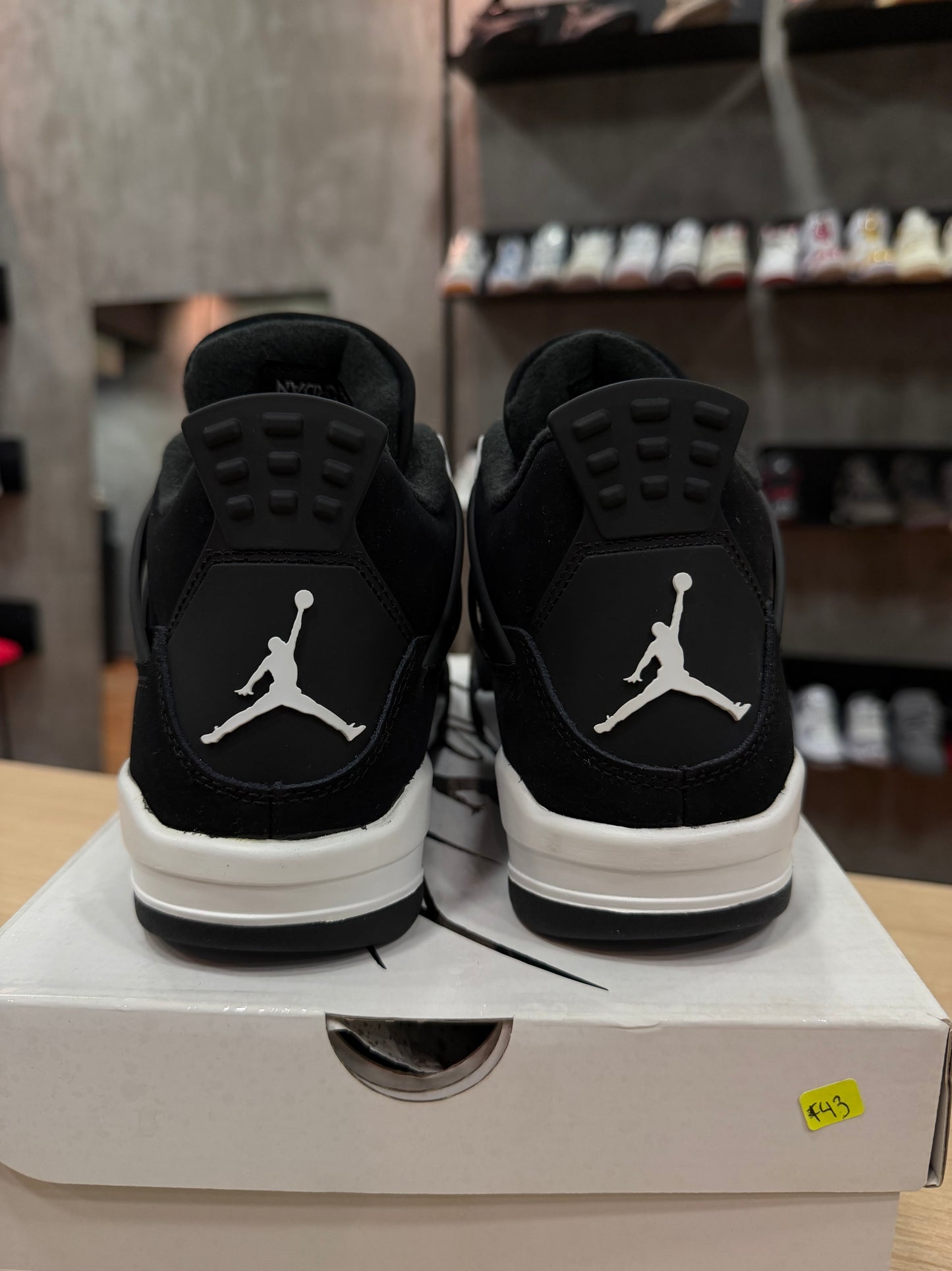 Jordan 4 White Thunder