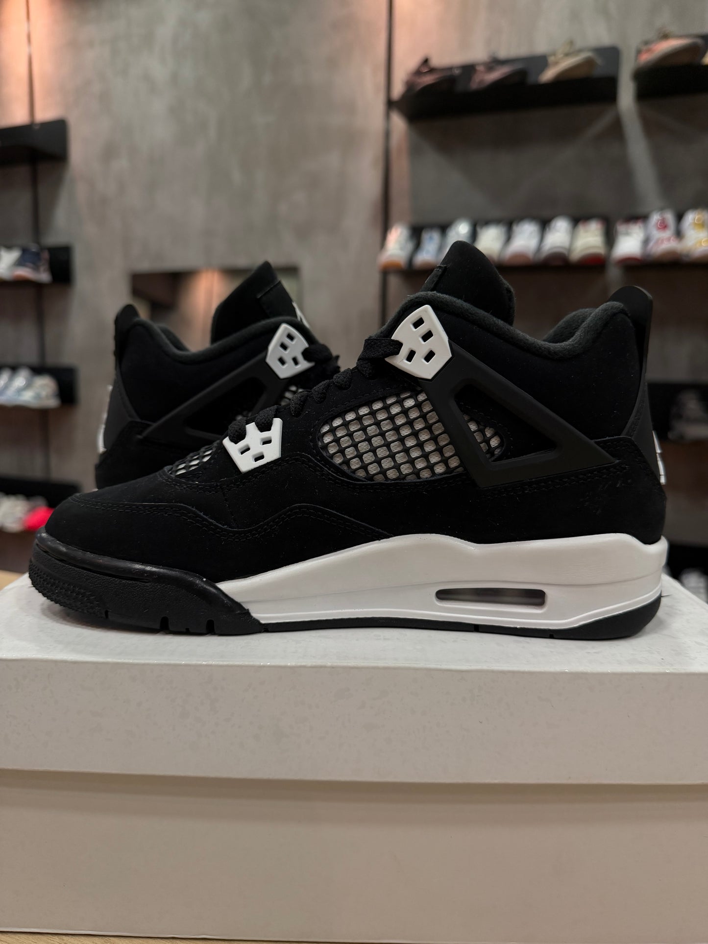 Jordan 4 White Thunder