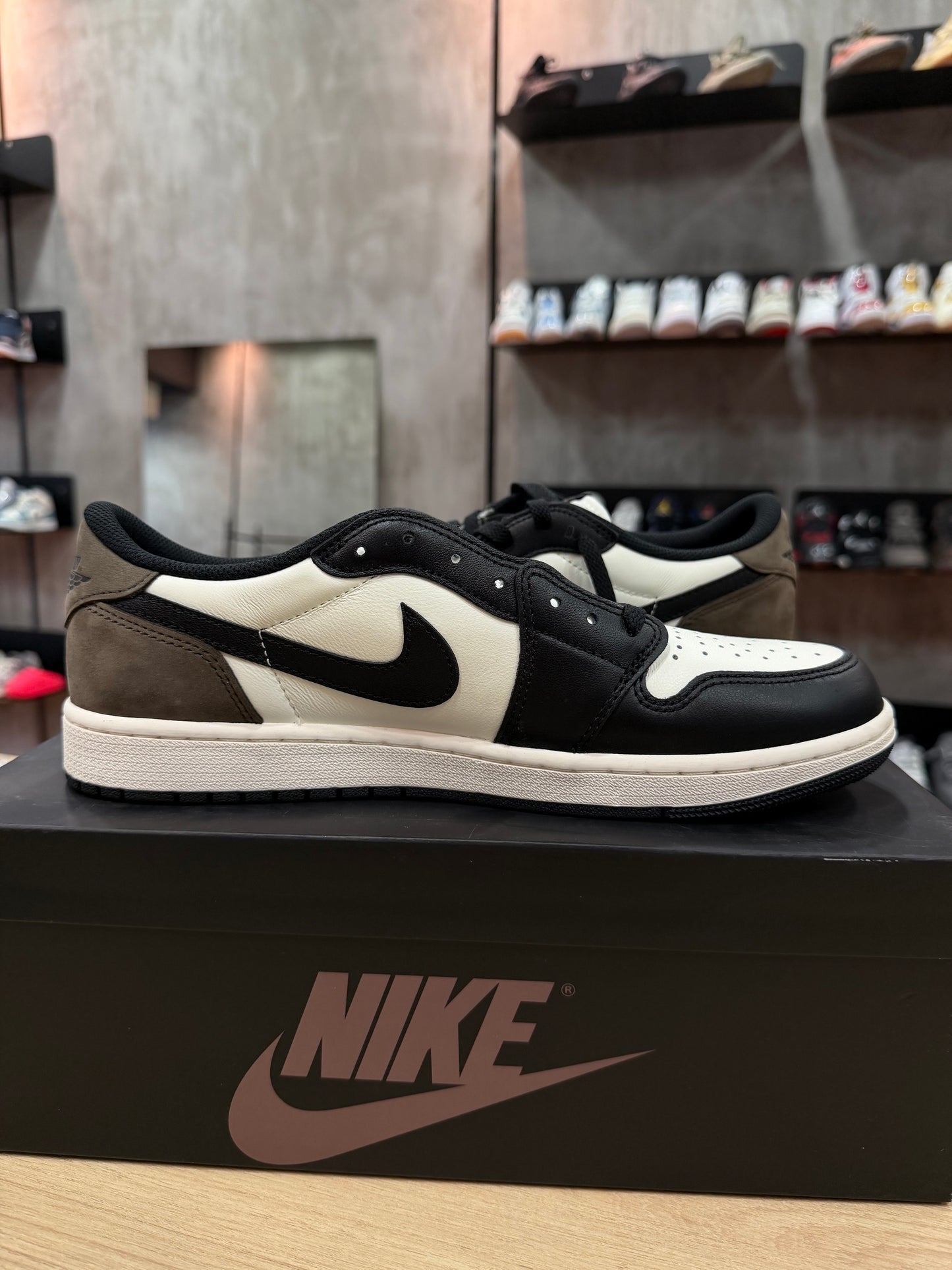 JORDAN 1 LOW MOCHA