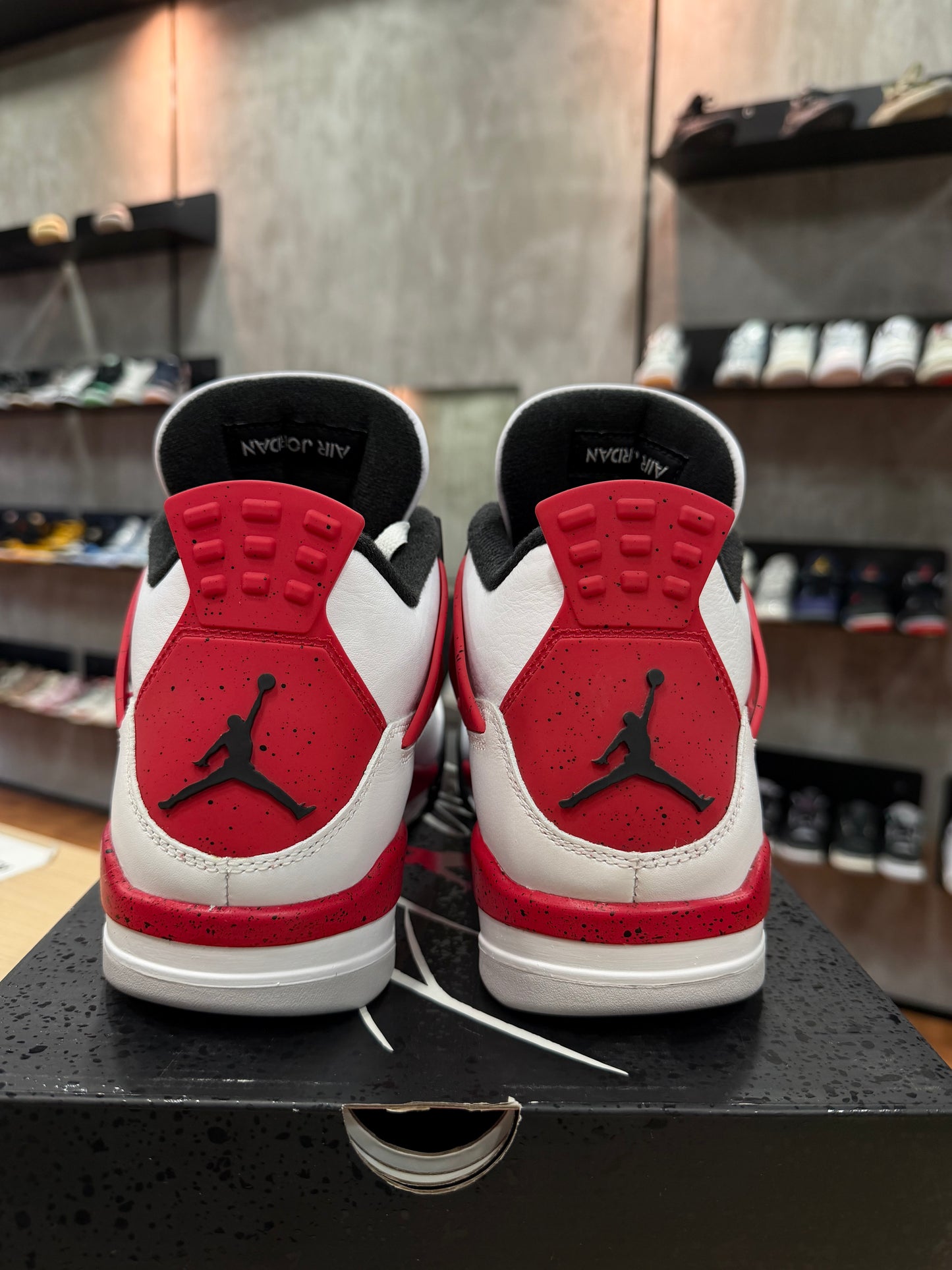 Jordan 4 Red Cement (Amarillo por el tiempo)
