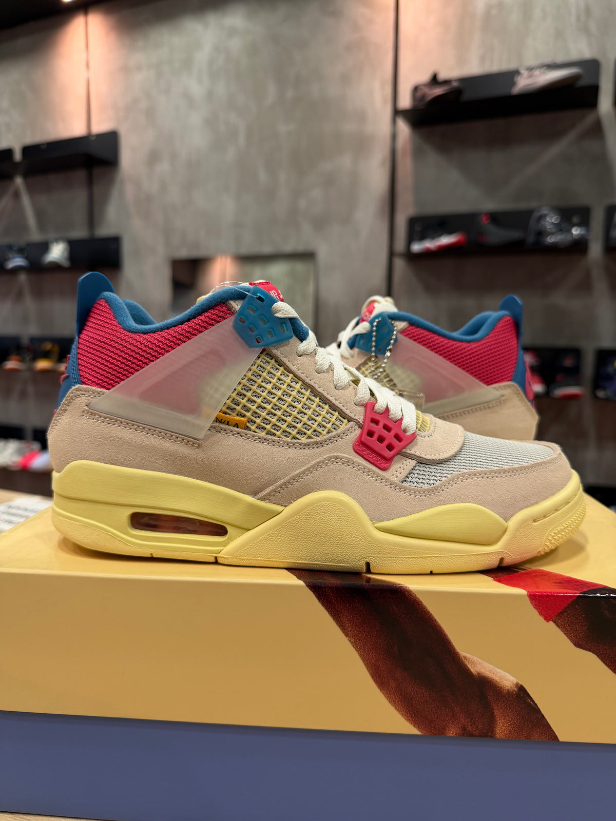 JORDAN 4 UNION GUAVA ICE