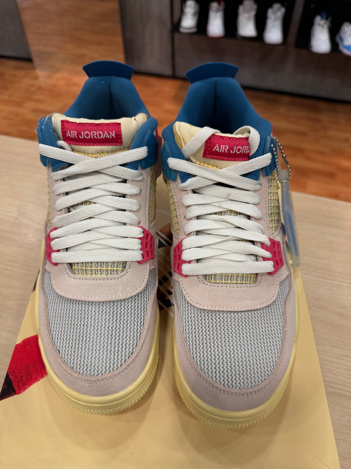 JORDAN 4 UNION GUAVA ICE