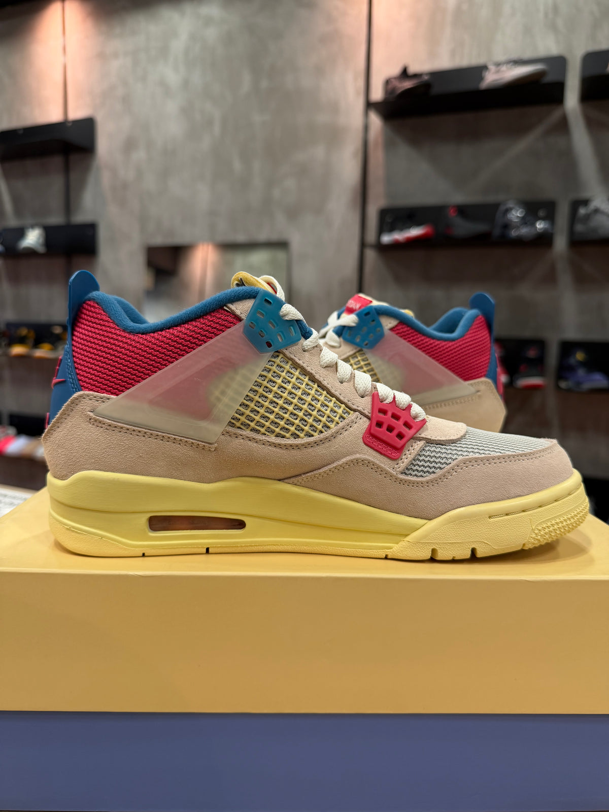 JORDAN 4 UNION GUAVA ICE
