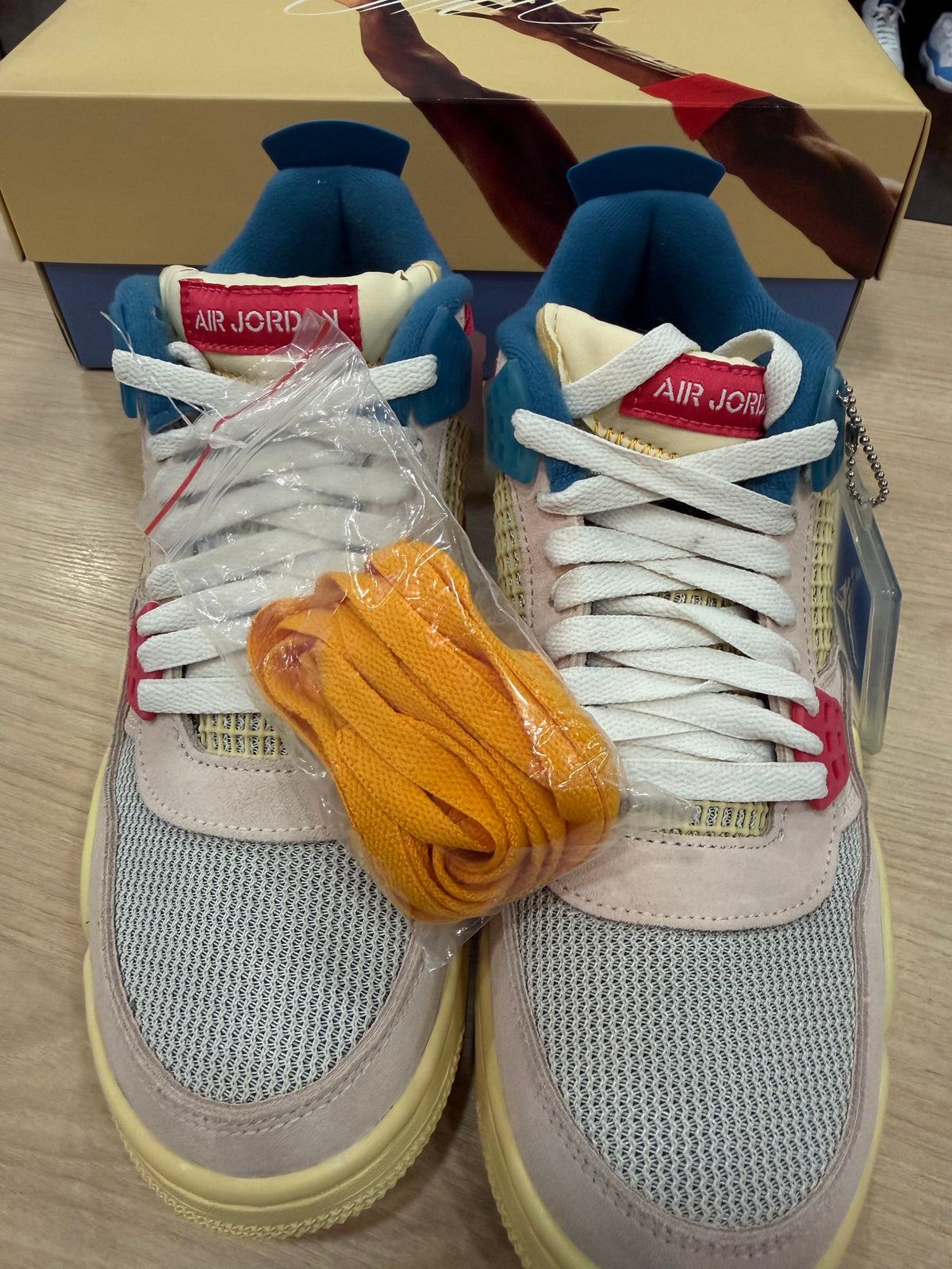 JORDAN 4 UNION GUAVA ICE