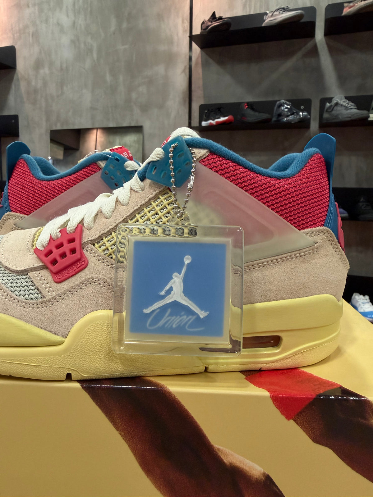 JORDAN 4 UNION GUAVA ICE